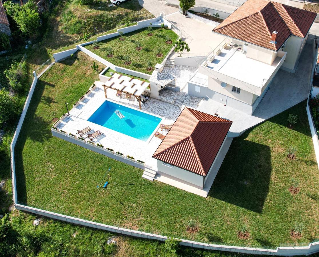 Villa Gorana For 10 With Large Private Pool Sutina Exterior photo