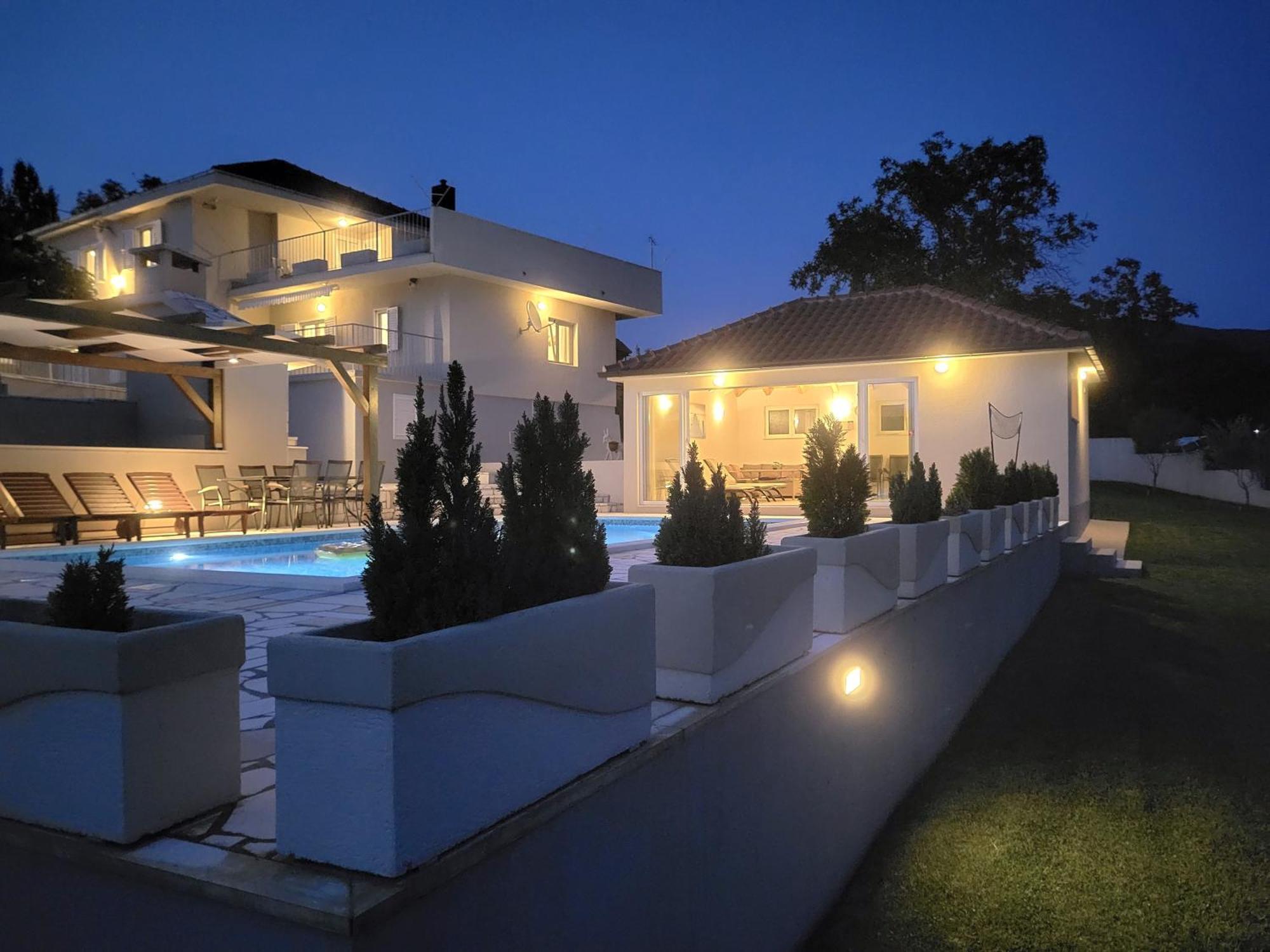 Villa Gorana For 10 With Large Private Pool Sutina Exterior photo